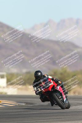 media/Oct-30-2025-Racers Edge (Thu) [[dabbdaf680]]/3-B Group/Session 2 (Turn 14)/